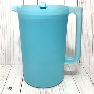 Tupperware Turquoise Plastic Pitcher with Lid